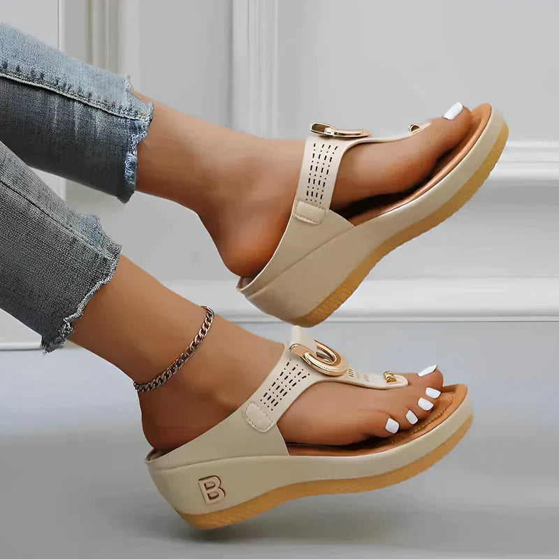 BIRGITTE® | Voorkom Een Kromme Rug Met De Nieuwste Generatie Sandalen